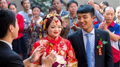 姐姐出嫁三個月沒了消息，母親跑去她婆家，推開房門泣不成聲