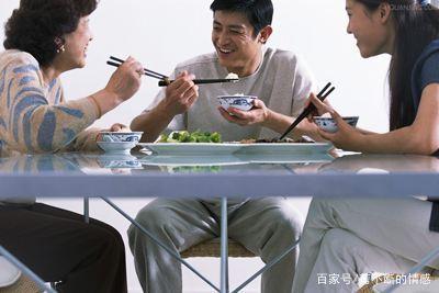 兒子去世兩年後兒媳要改嫁，婆婆給她一百萬，卻提出一個奇葩要求