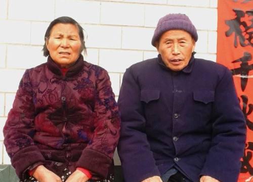 我進城看完病，女婿留我小住，吃飯時他端來一盤菜，我決定立馬就走