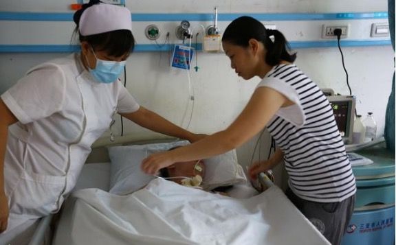 婆婆住院，兒媳伺候7天沒合眼，出院時複查，醫生寫三字：離婚吧