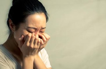 小姑子坐月子，婆婆讓俺住陽台，半夜聽見小姑子尖叫，俺緊捂嘴巴