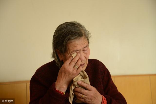 兒子做上門女婿3年不回家，俺去探望，偷聽小兩口說話，俺淚目