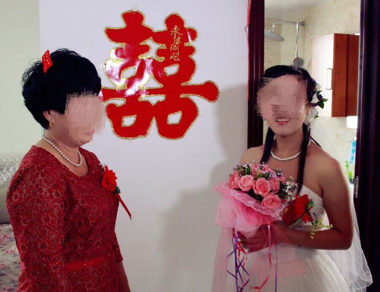 女子受邀給閨密當伴娘，送了個大紅包，去了一趟洗手間，憤然離開