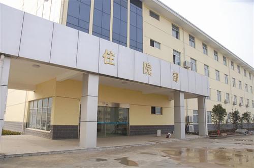 婆婆住院老公喊我去照顧，門口聽到她和小姑子的對話，我掉頭就走