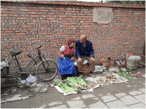 兩個兒子都有錢，母親卻要在窮女兒家養老，住了倆月，女兒紅了眼