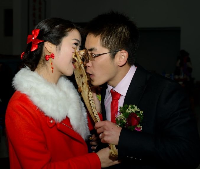妻子不孕，丈夫提出離婚，剛到民政局接到一電話，他決定不離婚了