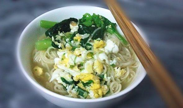 我挺著大肚子去做飯，小姑子卻嫌難吃，老公一個舉動，我傻眼了