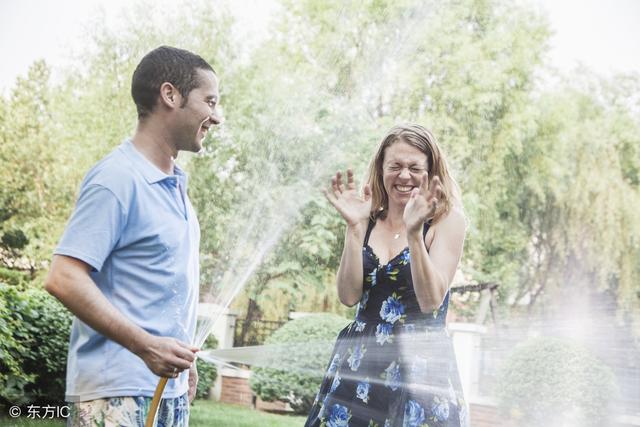 婆家人來家裡做客，外甥女指責我，小姑子卻大摔碗筷生氣！