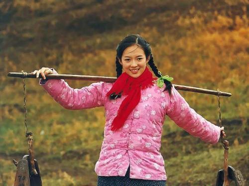 為了錢她嫁給一個傻子，結婚當天晚上傻子突然說話，她驚喜萬分