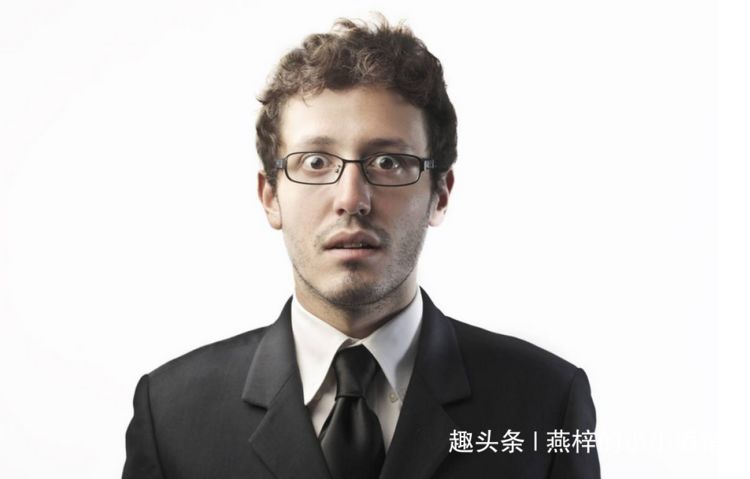 男子背著老婆，攜款和情人私奔，幾年後回家炫耀，一推門傻住