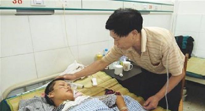 植物人妻子肚子一天比一天大，醫院檢查懷孕了，成為全村飯後閒談