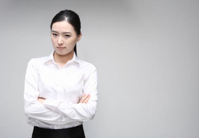 弟媳生孩子給6千，說了些難聽的，氣的想踹她：大學讀到哪裡去了