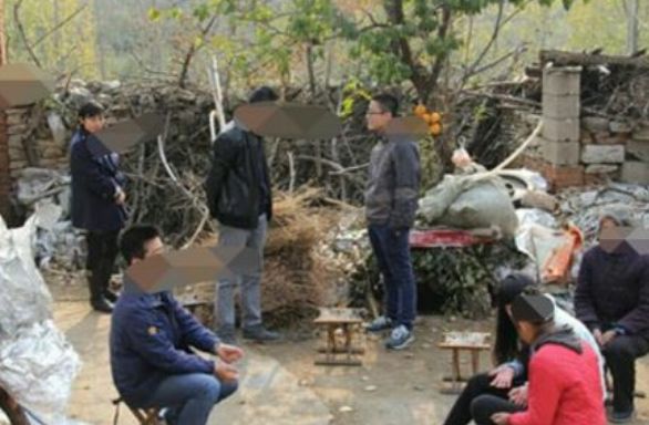 丈夫和情人車禍身亡，妻子收留他私生子後，發現養子身份不一般
