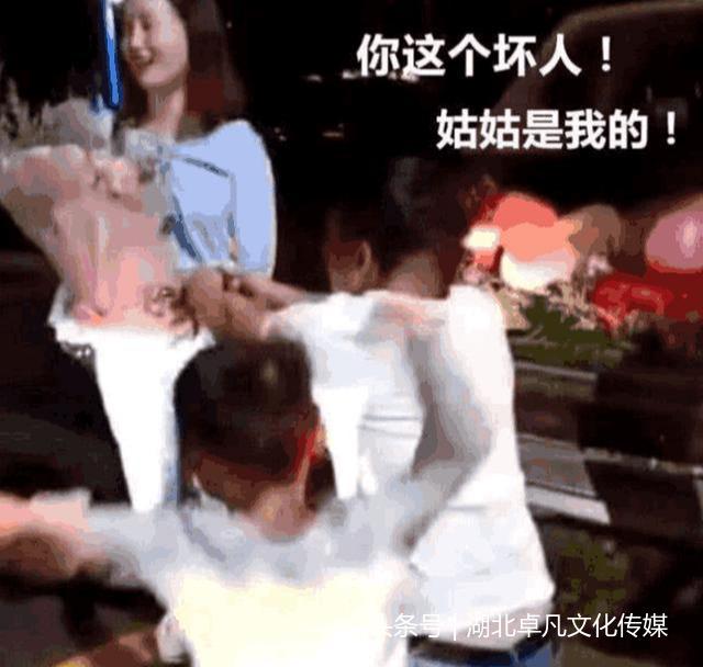 姑姑被求婚，侄子哭得撕心裂肺，揮起小拳頭：姑姑是我的！
