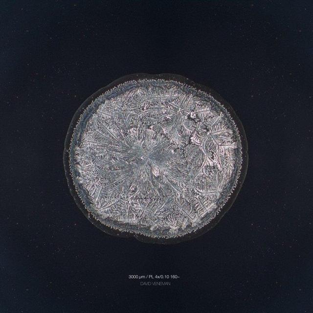 你知道眼淚長什麼樣嗎？攝影師通過實驗告訴你每顆眼淚都是特別的