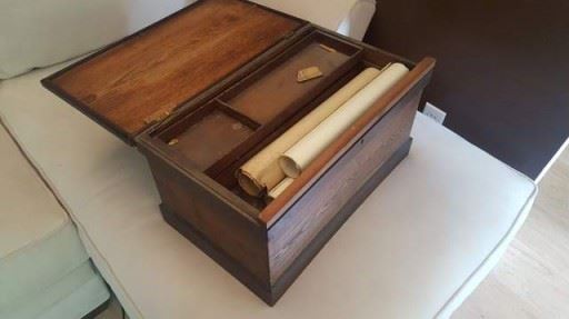 爺爺衣櫃里的神秘盒子竟然藏了超過100年的報紙
