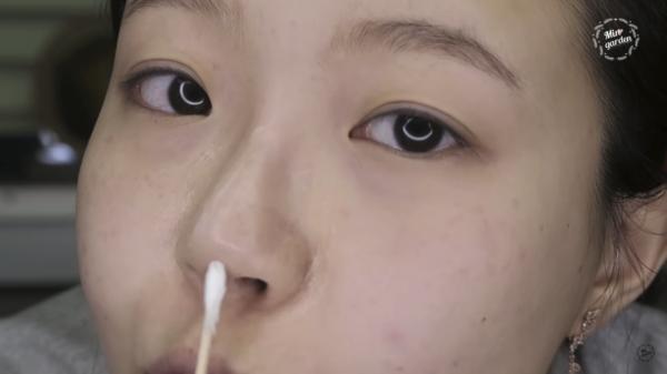 韓國正妹教大家「有效去除黑頭」！省錢又不傷皮膚的秘訣竟是平凡無奇的「凡士林」？！