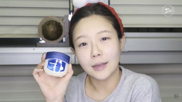 韓國正妹教大家「有效去除黑頭」！省錢又不傷皮膚的秘訣竟是平凡無奇的「凡士林」？！
