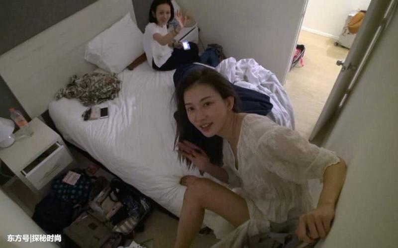 林志玲素顏照片被爆出，身穿睡衣有亮點，網友：五官精緻！