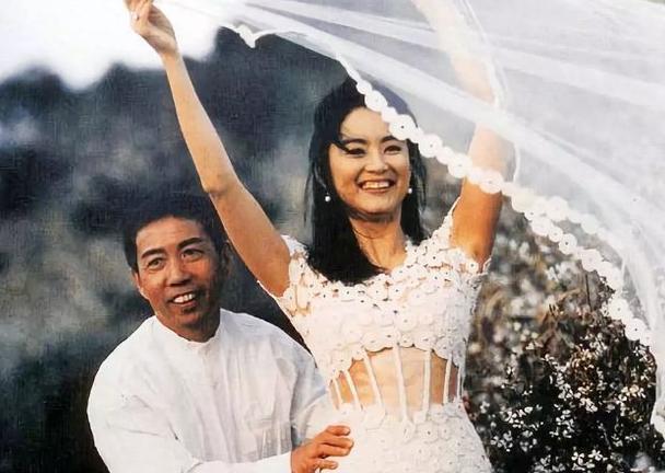 64嵗林青霞與丈夫結束24年婚姻後，小三上位成功？原因竟只有兩個字!