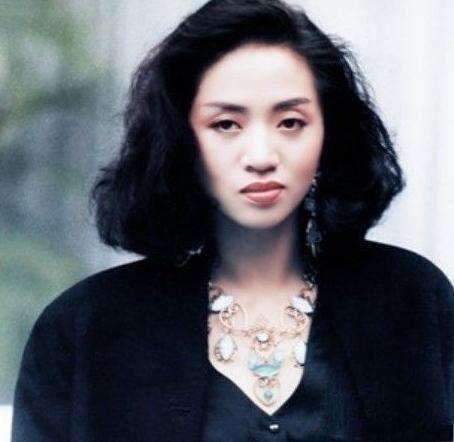 梅豔芳95歲母親再申請7100萬生活費, 為錢竟拍賣女兒私密衣物