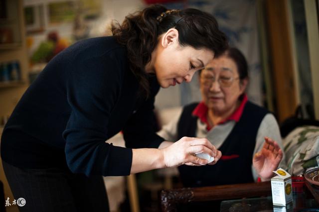 大姑子已出嫁在婆婆家坐月子，婆婆趾高氣昂，讓我寸步不離照顧她