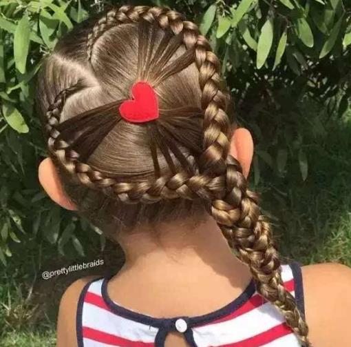 原本想給女兒梳個美美的髮型，不小心用力太猛，孩子就……禿了