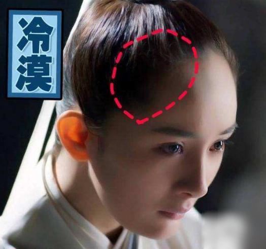 原本想給女兒梳個美美的髮型，不小心用力太猛，孩子就……禿了