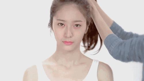 原本想給女兒梳個美美的髮型，不小心用力太猛，孩子就……禿了