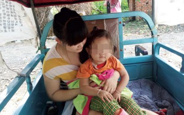 父親為給兒子治病，六萬塊賣了女兒，20年後女兒回來把父親看傻了