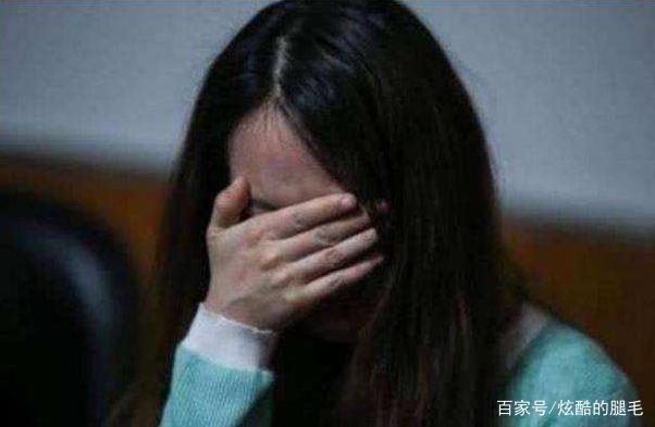 去辦理離婚手續，工作人員一直拍我手，抬頭一看，決定不離了