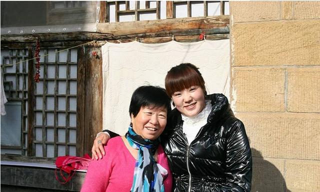 我生孩子婆婆不願照顧，婆婆看見老公發的朋友圈，立馬從鄉里趕來