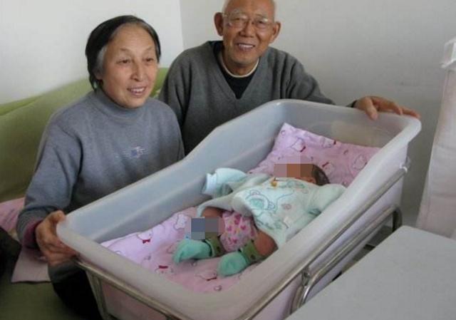 我去照顧妹妹坐月子，半夜聽到房間的聲音，第二天我收拾行李回家