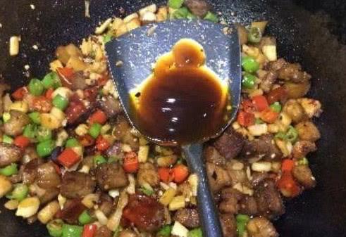 蚝油還在傻傻直接往鍋里倒？用錯這一步，難怪炒的菜又咸又老
