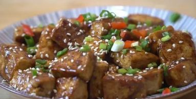 豆腐的懶人做法，不炒不燉，連鏟子都不用，幾分鐘搞定，好吃！
