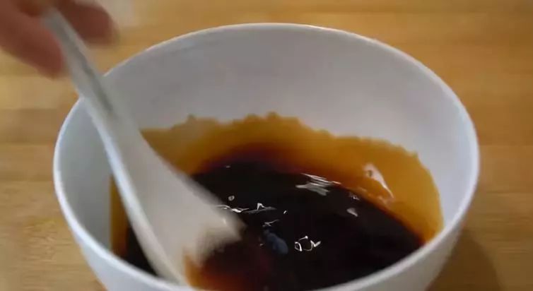 豆腐的懶人做法，不炒不燉，連鏟子都不用，幾分鐘搞定，好吃！