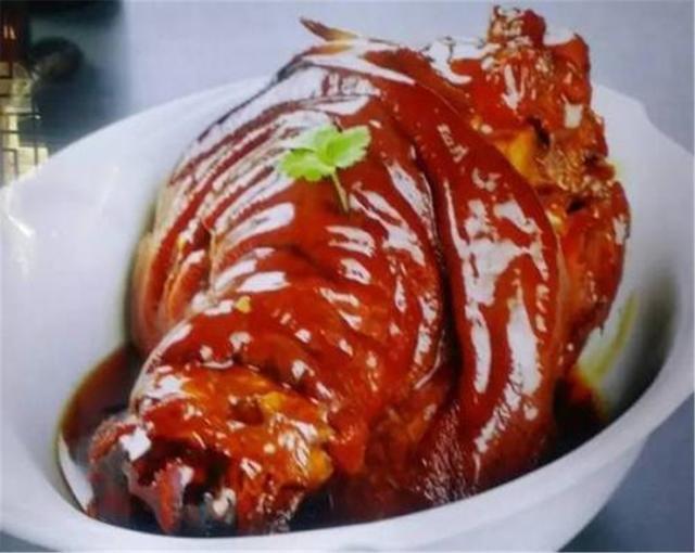 黑皮肘子的做法，簡單易學，味道鮮美，好吃到爆！