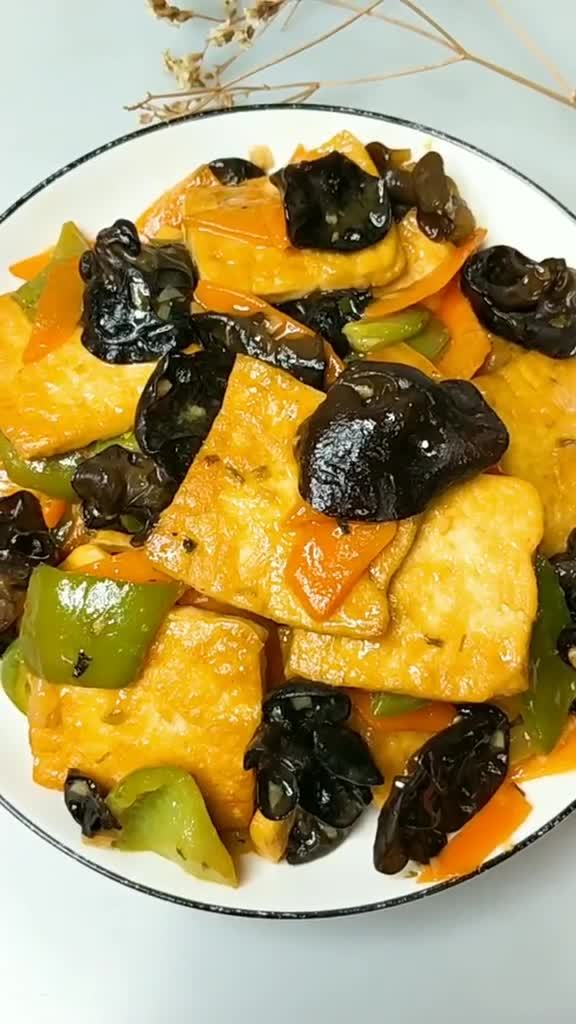 美味家常豆腐，滑溜軟嫩豆香味美，咬一口滿嘴香，缺鮮蔬它來替！