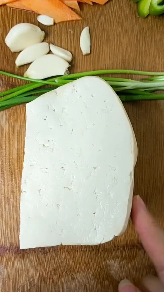 美味家常豆腐，滑溜軟嫩豆香味美，咬一口滿嘴香，缺鮮蔬它來替！