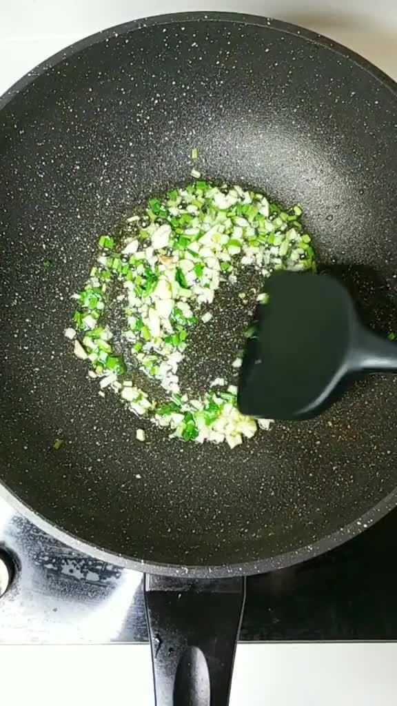 美味家常豆腐，滑溜軟嫩豆香味美，咬一口滿嘴香，缺鮮蔬它來替！
