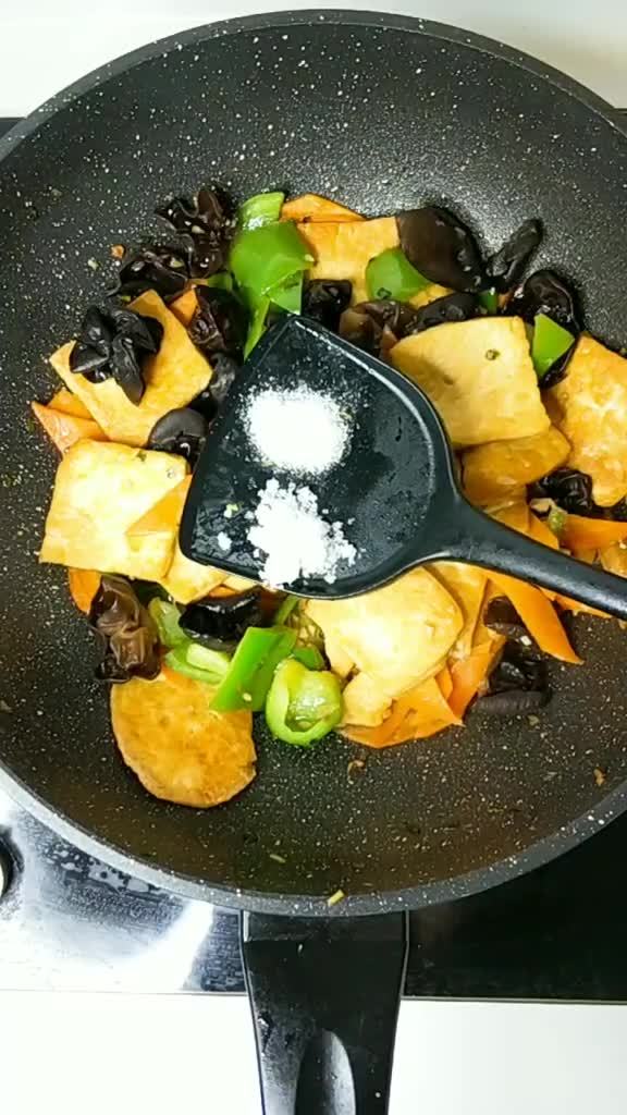 美味家常豆腐，滑溜軟嫩豆香味美，咬一口滿嘴香，缺鮮蔬它來替！
