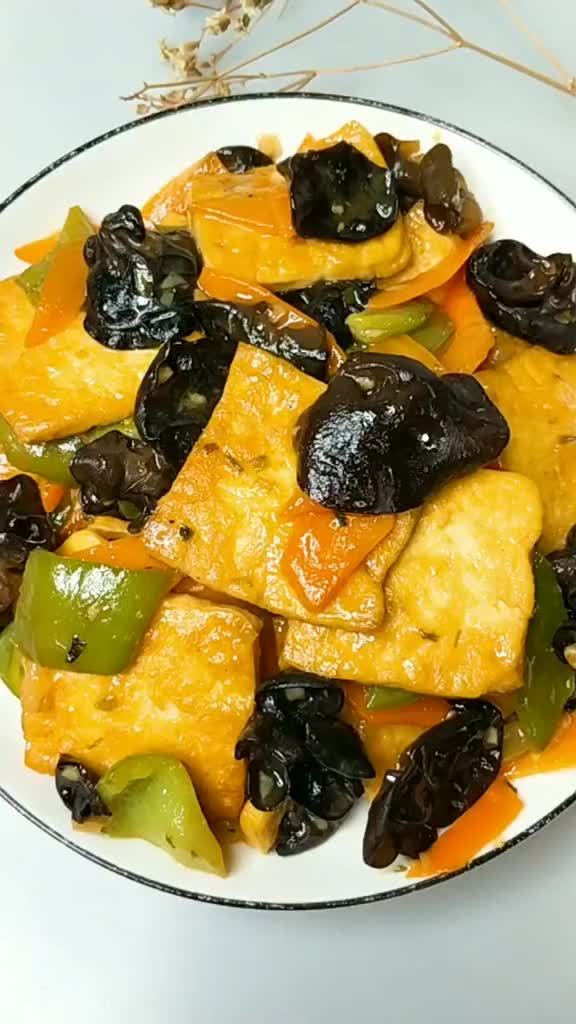 美味家常豆腐，滑溜軟嫩豆香味美，咬一口滿嘴香，缺鮮蔬它來替！