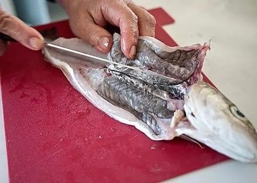 燉魚湯總有一股土腥味？只需這一招，腥味輕鬆去除！