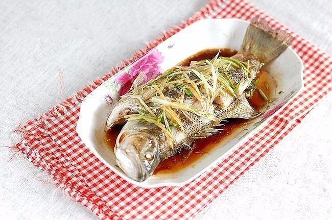 燉魚湯總有一股土腥味？只需這一招，腥味輕鬆去除！