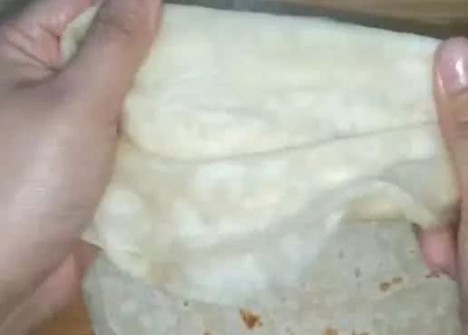快速雞蛋餅的做法，不用發麵，開水一燙，柔軟又勁道，早餐首選