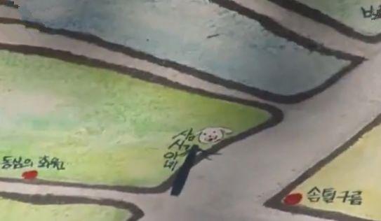 狗狗每日守在牆頭與路人互動，其實只為等待母親，如今終於重逢