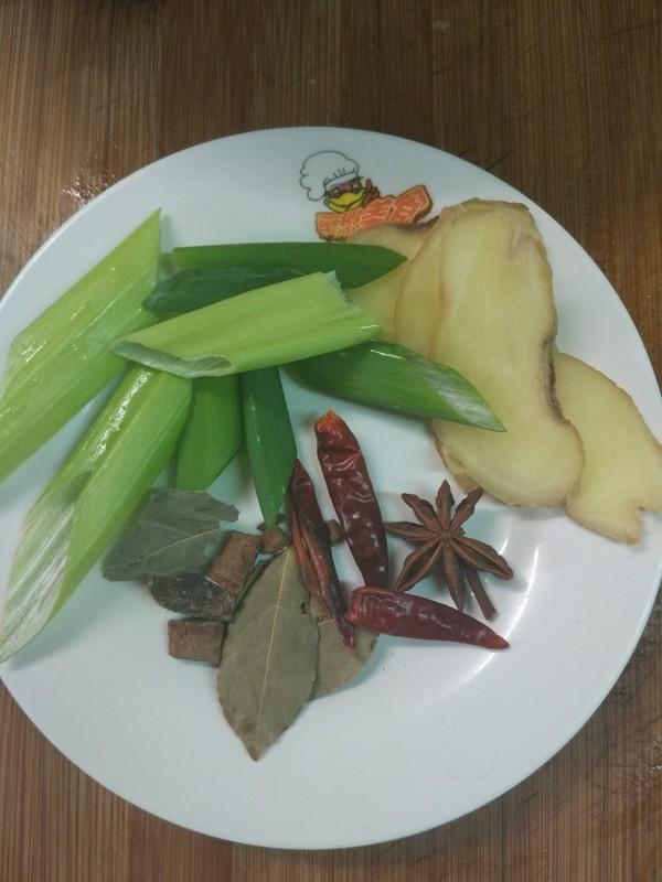 做紅燒肉時，焯水還是不焯水，很多人不清楚，難怪吃起來又膩又柴