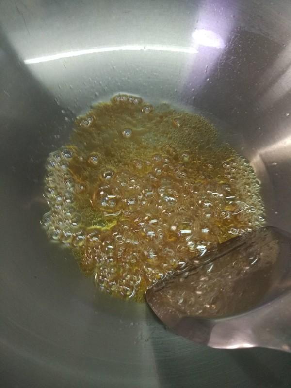 做紅燒肉時，焯水還是不焯水，很多人不清楚，難怪吃起來又膩又柴