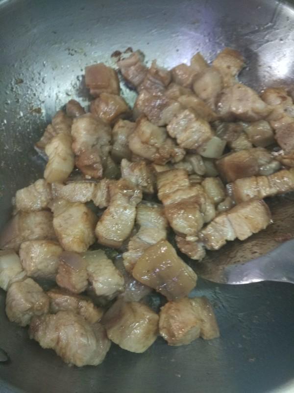 做紅燒肉時，焯水還是不焯水，很多人不清楚，難怪吃起來又膩又柴