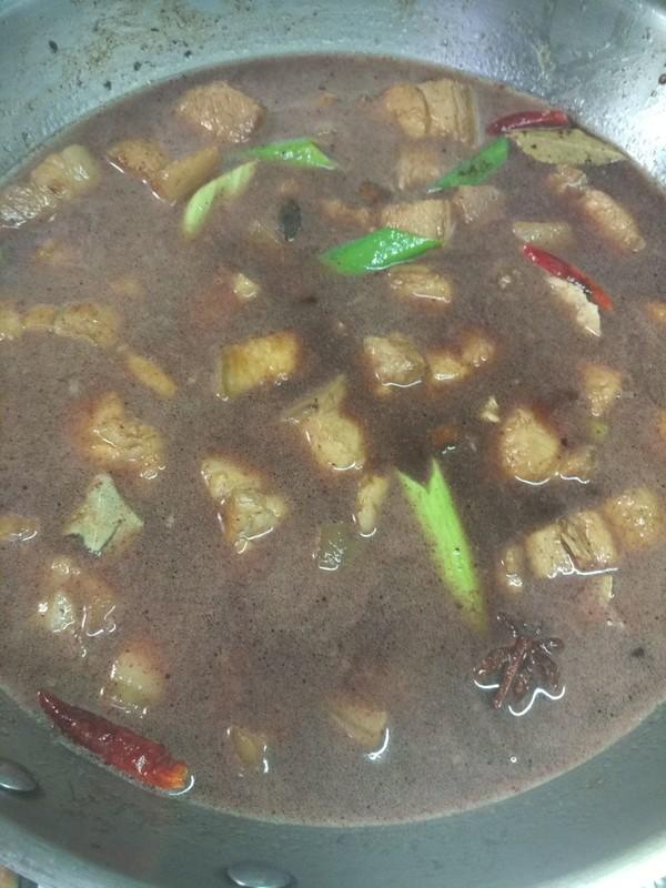 做紅燒肉時，焯水還是不焯水，很多人不清楚，難怪吃起來又膩又柴